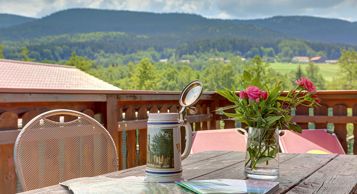 Balkon mit herrlicher Aussicht in den Bayerischen Wald