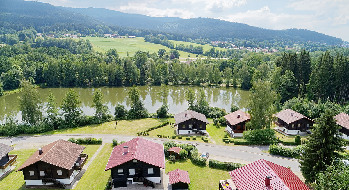 Feriendorf Bayerwald mit Naturbadesee am Hohen Bogen